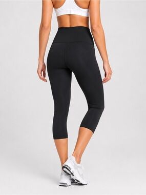 SPANX High Waisted Capri Leggings M Black Shaping Compression Yoga Pants